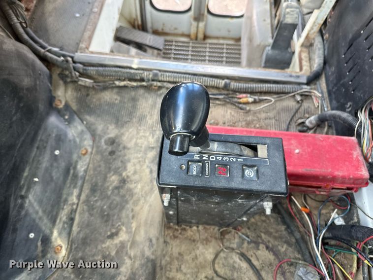 image for item DV0624 2001 International  4700 refuse truck