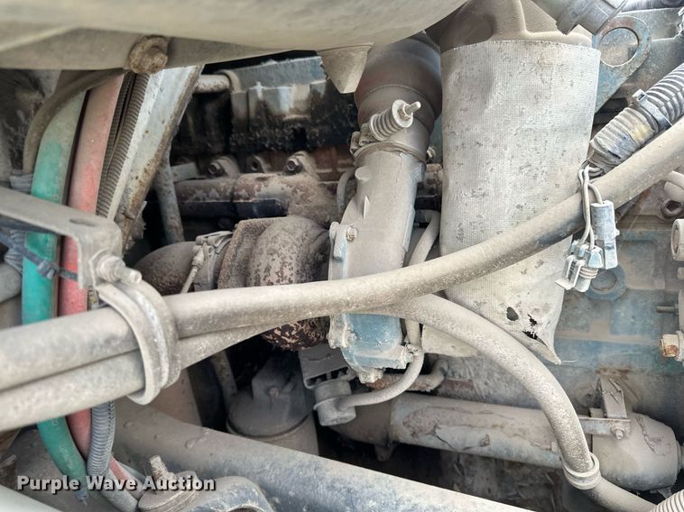 image for item DV0624 2001 International  4700 refuse truck