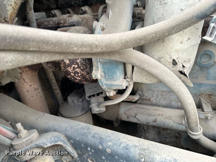 image for item DV0624 2001 International  4700 refuse truck