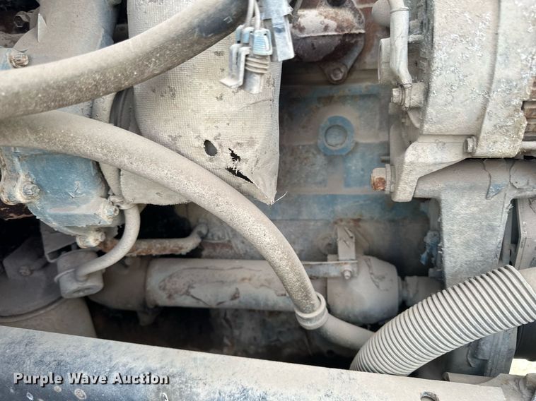 image for item DV0624 2001 International  4700 refuse truck