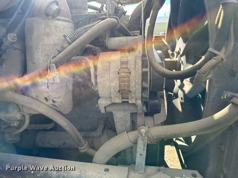 image for item DV0624 2001 International  4700 refuse truck