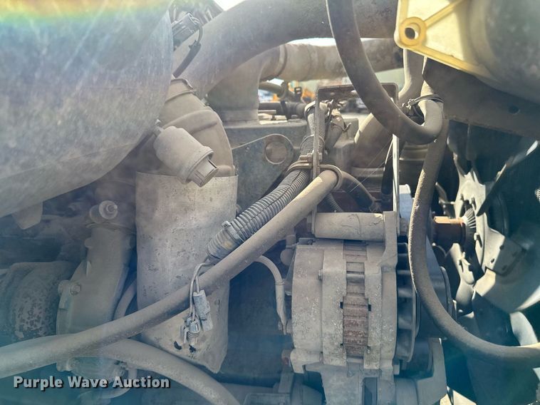 image for item DV0624 2001 International  4700 refuse truck