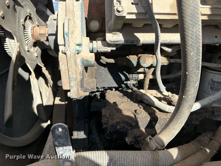 image for item DV0624 2001 International  4700 refuse truck