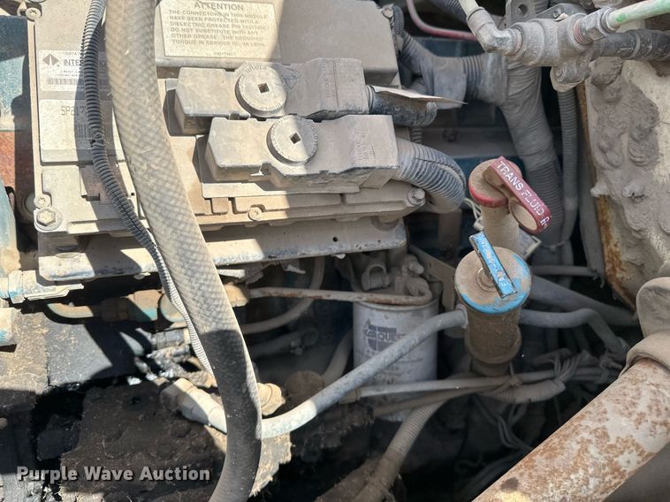 image for item DV0624 2001 International  4700 refuse truck