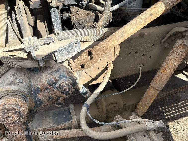 image for item DV0624 2001 International  4700 refuse truck