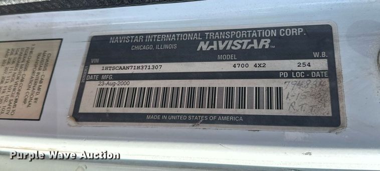 image for item DV0624 2001 International  4700 refuse truck