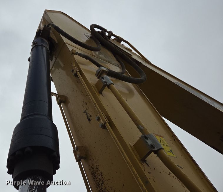 image for item DV1280 2016 Caterpillar 330F L excavator