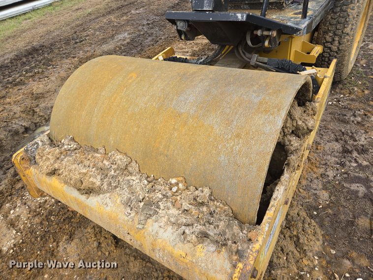 image for item DV1285 Caterpillar CS34 single drum vibratory roller