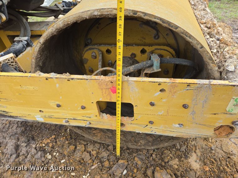 image for item DV1285 Caterpillar CS34 single drum vibratory roller