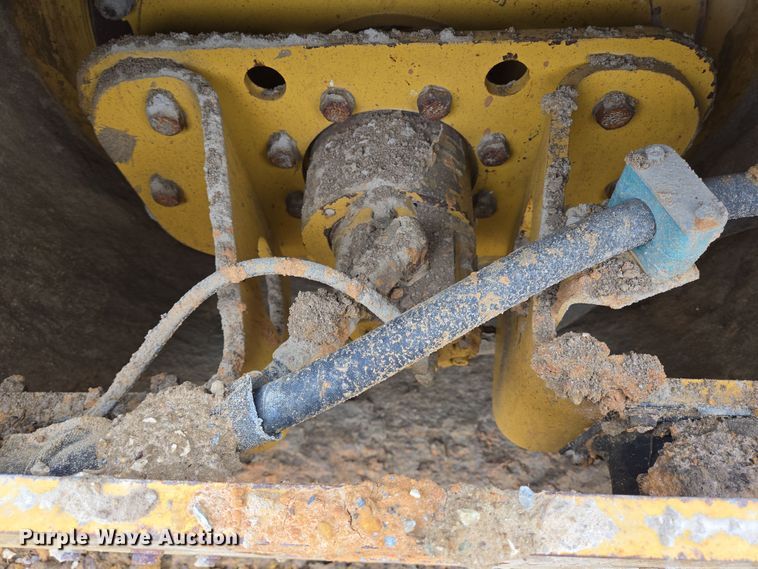 image for item DV1285 Caterpillar CS34 single drum vibratory roller