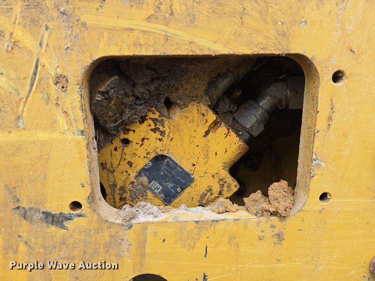 image for item DV1285 Caterpillar CS34 single drum vibratory roller