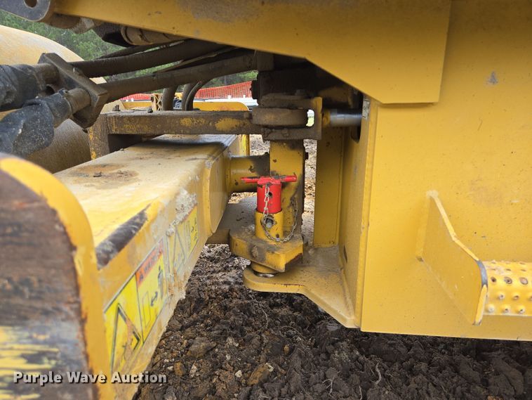 image for item DV1285 Caterpillar CS34 single drum vibratory roller