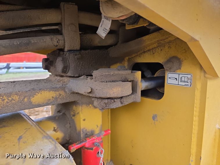 image for item DV1285 Caterpillar CS34 single drum vibratory roller