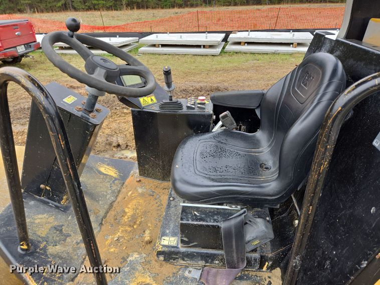 image for item DV1285 Caterpillar CS34 single drum vibratory roller