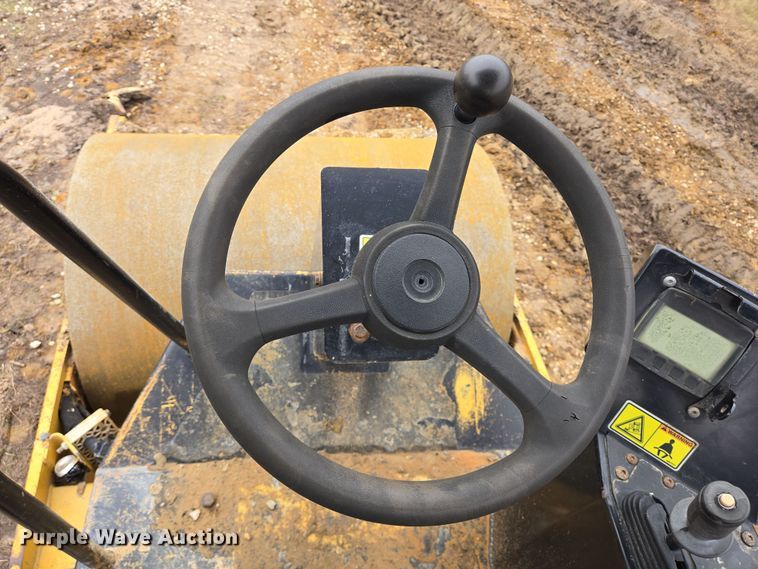 image for item DV1285 Caterpillar CS34 single drum vibratory roller