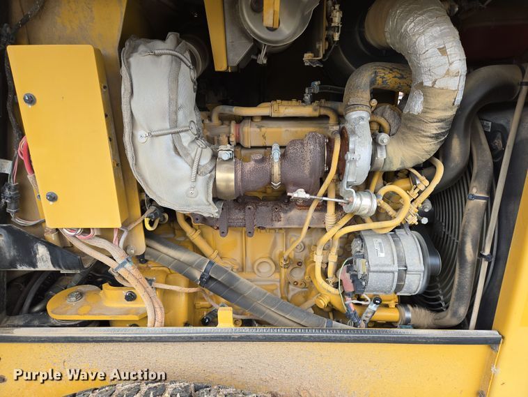 image for item DV1285 Caterpillar CS34 single drum vibratory roller