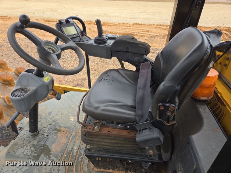 image for item DV1286 2016 Caterpillar CP56B single drum vibratory roller