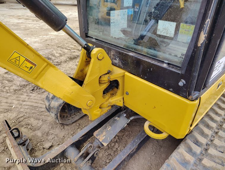 image for item DV6652 2019 Caterpillar 302CR mini excavator