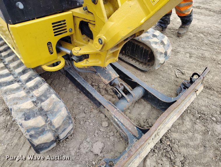 image for item DV6652 2019 Caterpillar 302CR mini excavator