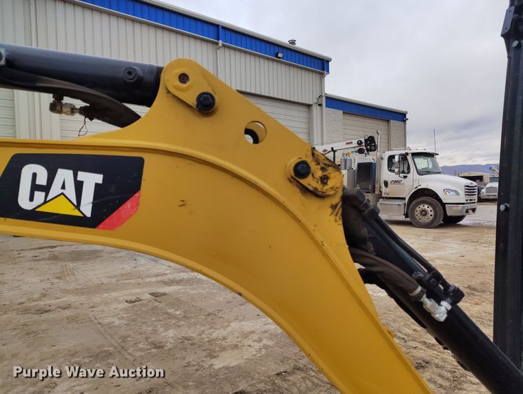 image for item DV6652 2019 Caterpillar 302CR mini excavator