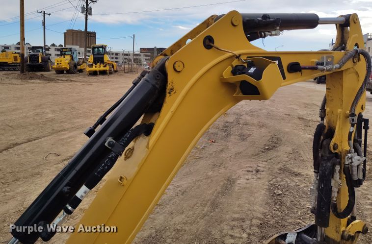 image for item DV6652 2019 Caterpillar 302CR mini excavator