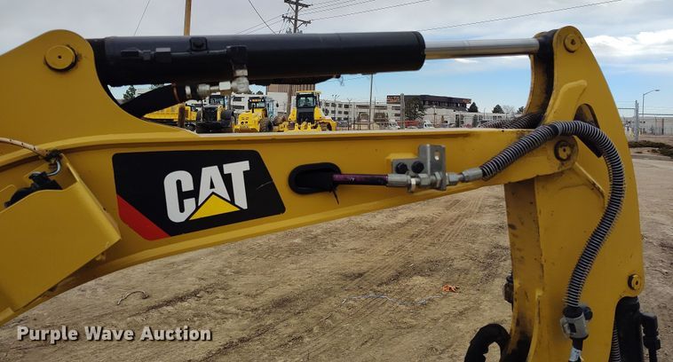 image for item DV6652 2019 Caterpillar 302CR mini excavator