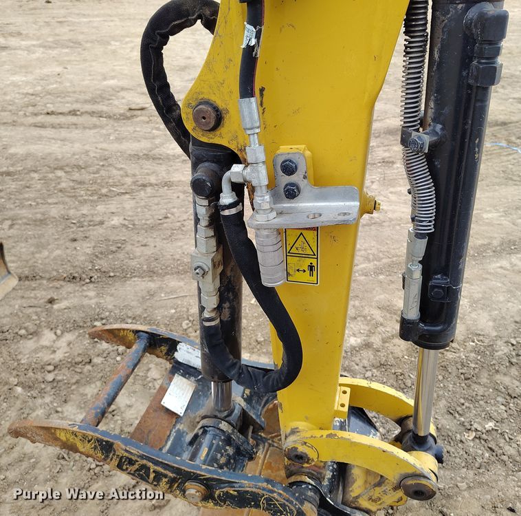 image for item DV6652 2019 Caterpillar 302CR mini excavator