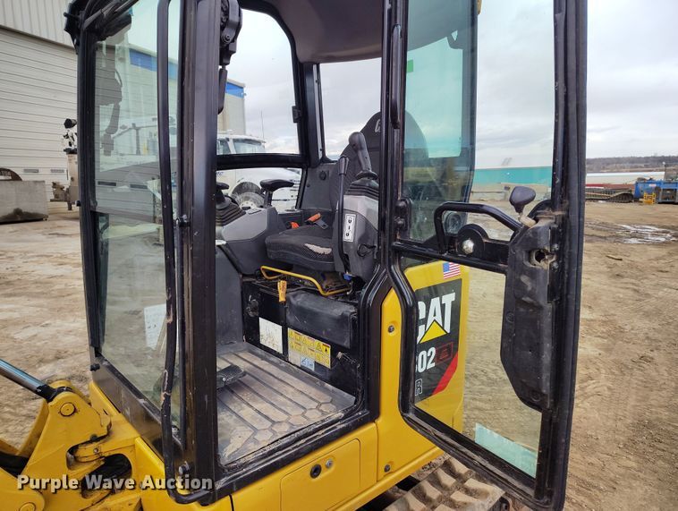 image for item DV6652 2019 Caterpillar 302CR mini excavator