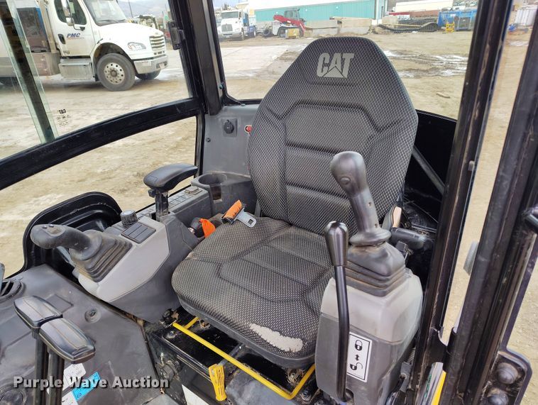 image for item DV6652 2019 Caterpillar 302CR mini excavator