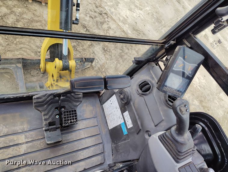 image for item DV6652 2019 Caterpillar 302CR mini excavator