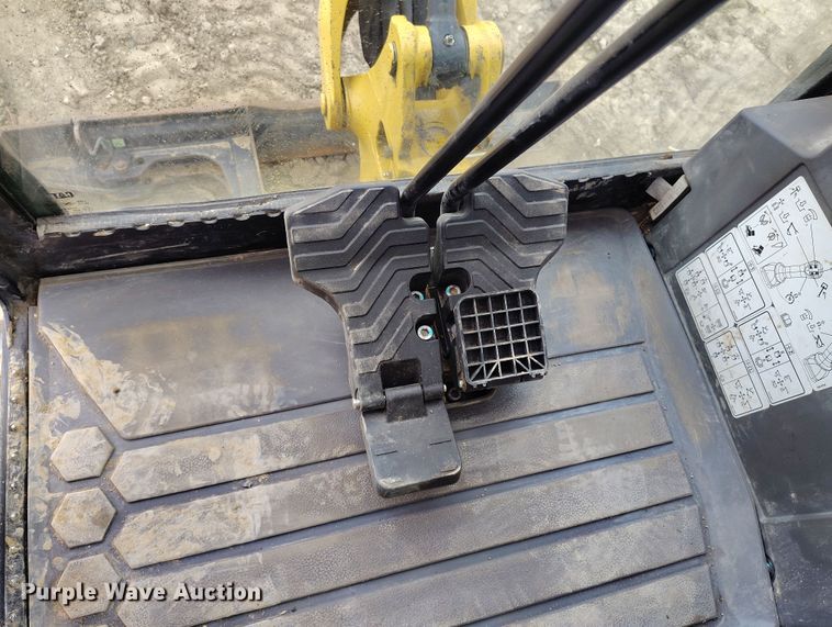 image for item DV6652 2019 Caterpillar 302CR mini excavator