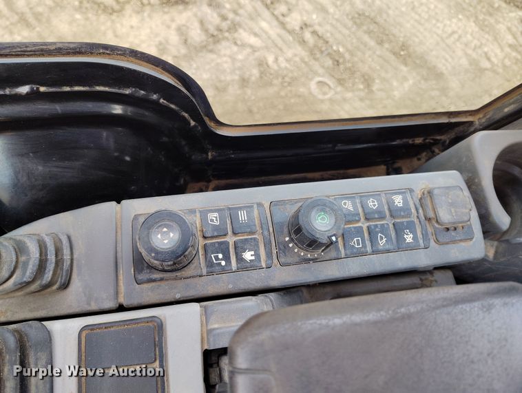 image for item DV6652 2019 Caterpillar 302CR mini excavator