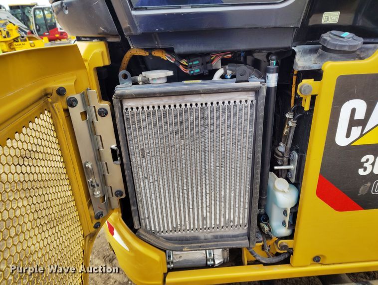 image for item DV6652 2019 Caterpillar 302CR mini excavator