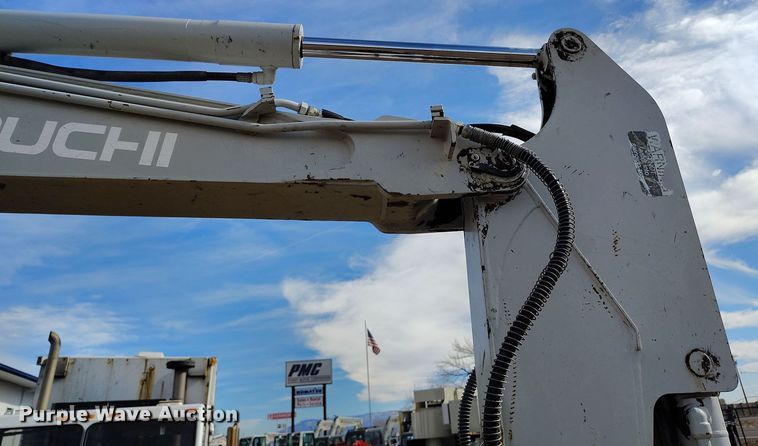 image for item DV6656 2006 Takeuchi TB53FR mini excavator