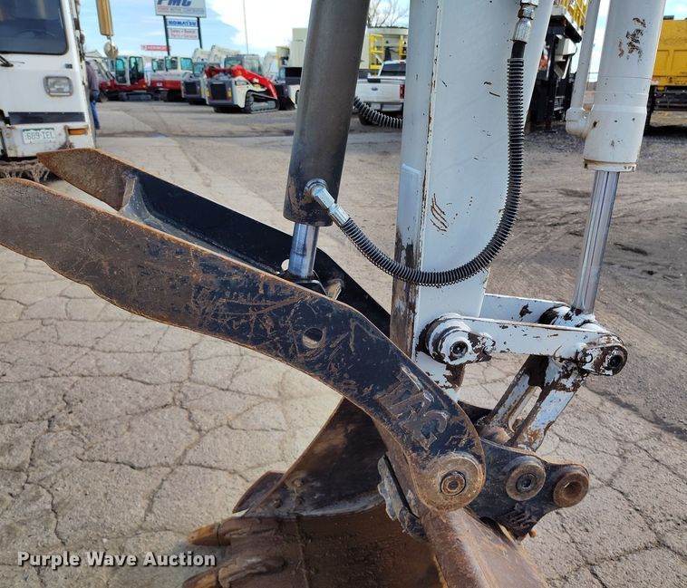 image for item DV6656 2006 Takeuchi TB53FR mini excavator