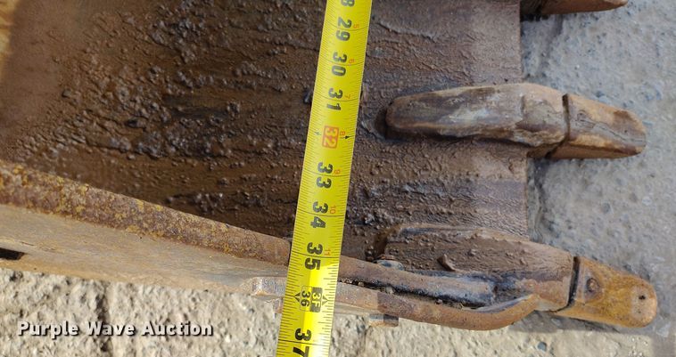 image for item DV6656 2006 Takeuchi TB53FR mini excavator