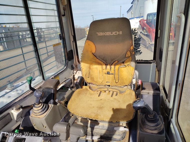 image for item DV6656 2006 Takeuchi TB53FR mini excavator