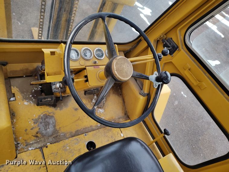 image for item DV6693 1979 Clark IT80 forklift