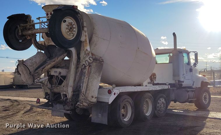 image for item DV6701 2006 International Paystar 5500i ready mix truck