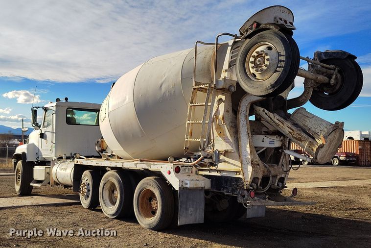 image for item DV6701 2006 International Paystar 5500i ready mix truck