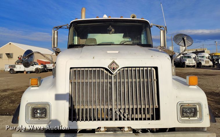 image for item DV6701 2006 International Paystar 5500i ready mix truck