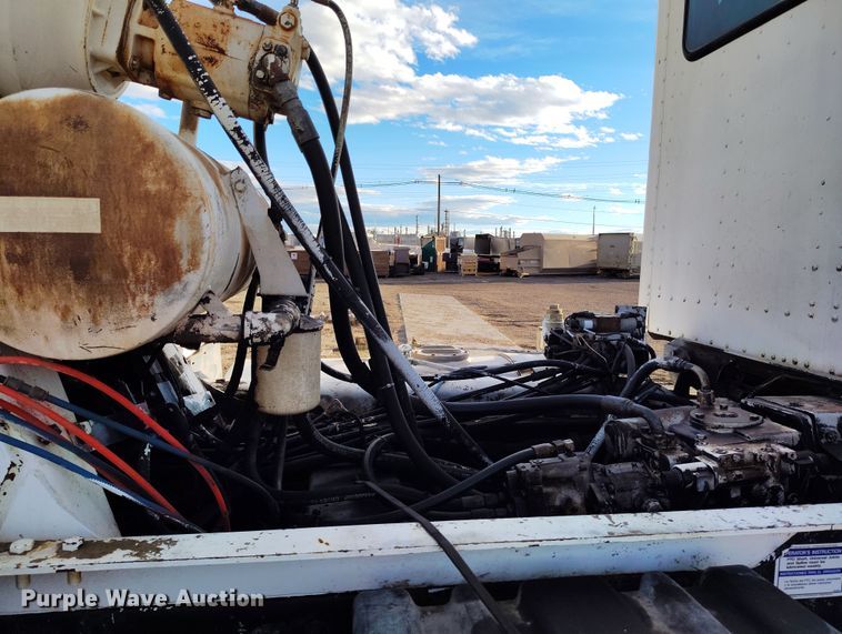 image for item DV6701 2006 International Paystar 5500i ready mix truck