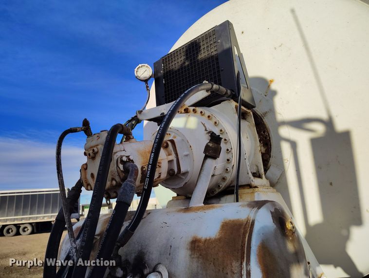image for item DV6701 2006 International Paystar 5500i ready mix truck