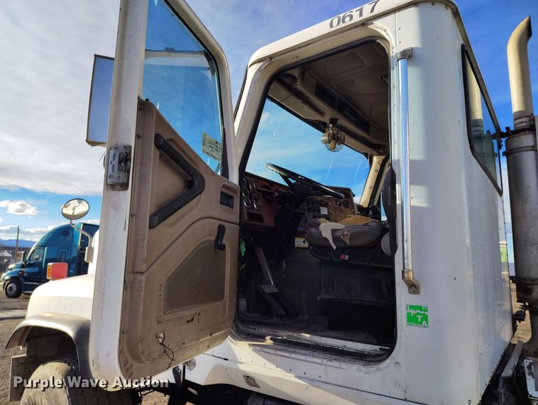 image for item DV6701 2006 International Paystar 5500i ready mix truck