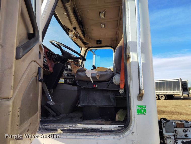 image for item DV6701 2006 International Paystar 5500i ready mix truck