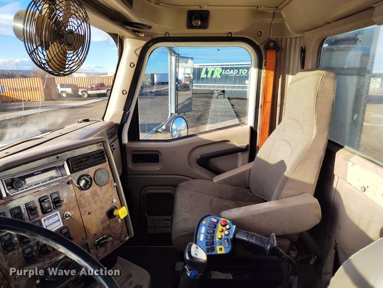 image for item DV6701 2006 International Paystar 5500i ready mix truck
