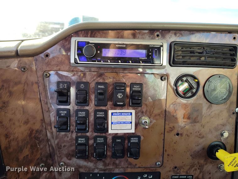 image for item DV6701 2006 International Paystar 5500i ready mix truck