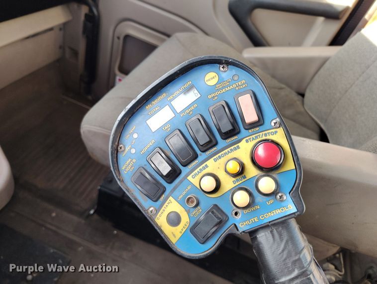 image for item DV6701 2006 International Paystar 5500i ready mix truck