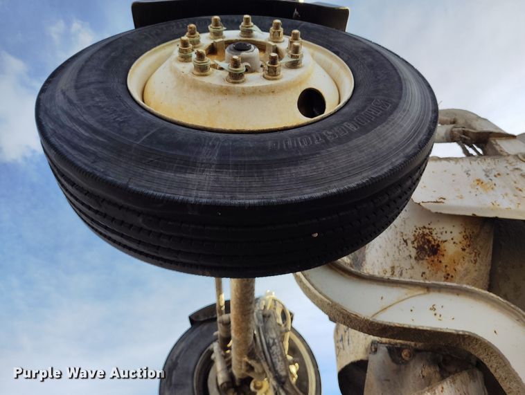 image for item DV6701 2006 International Paystar 5500i ready mix truck