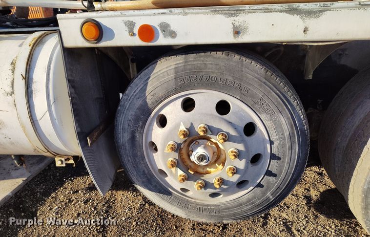 image for item DV6701 2006 International Paystar 5500i ready mix truck